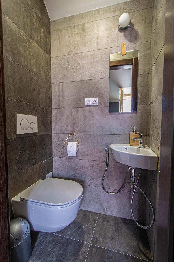 Quite Loft With Balcony And 3 Air Conditioners Prag Exterior foto